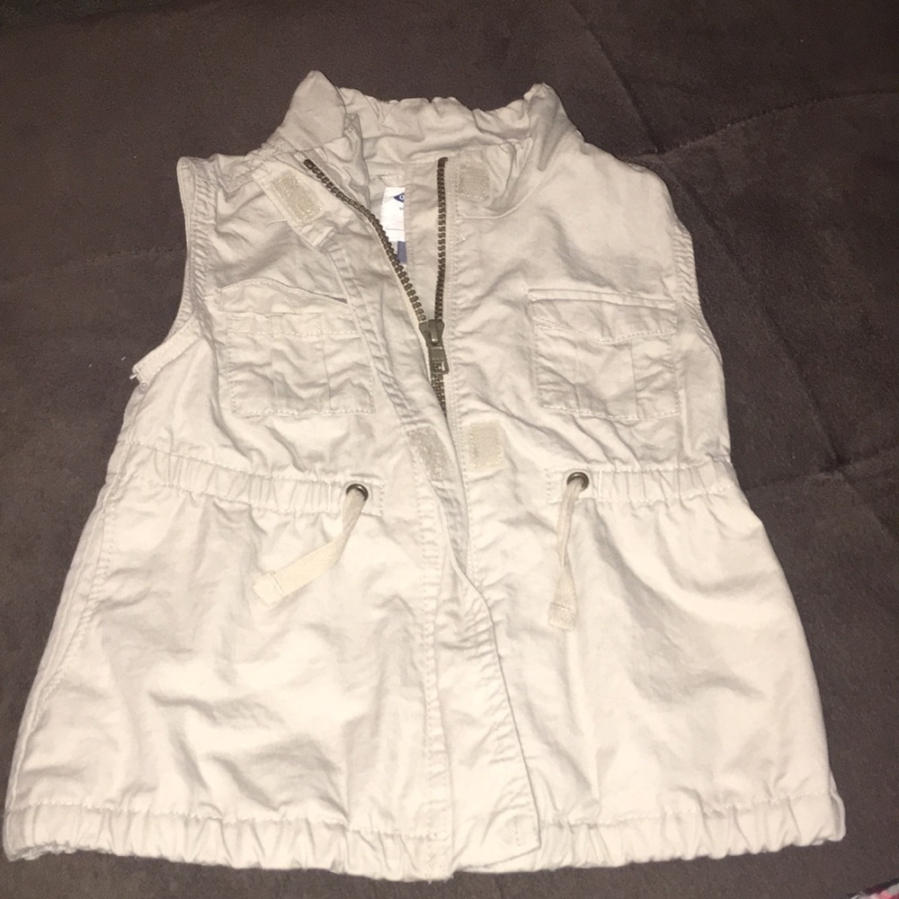 Old Navy khaki vest. Size 3t